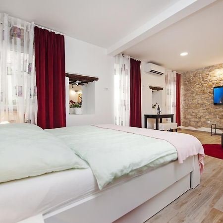 La Svalba Rooms & Studios Rovinj Extérieur photo