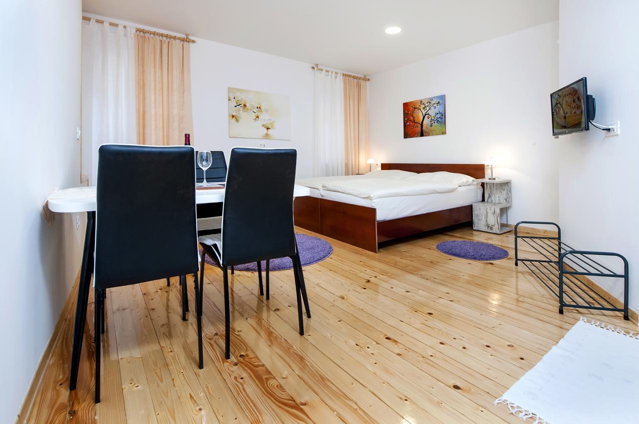 La Svalba Rooms & Studios Rovinj Extérieur photo